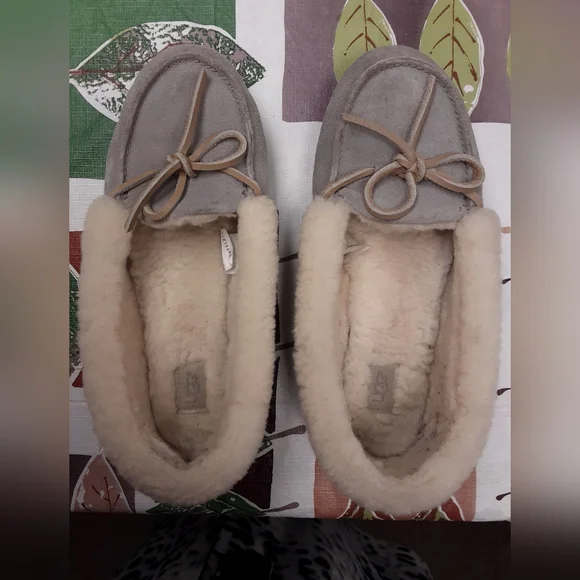 RARE Genuine Ugg Solana Moccasin Size 8M - Picture 2 of 12